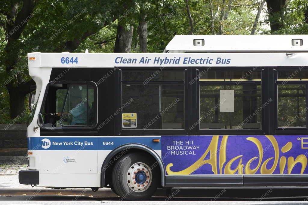 Városkép - New York - Hybrid Electric Bus