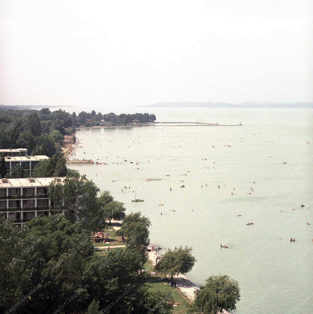 Tájkép - A Balaton-part Siófoknál