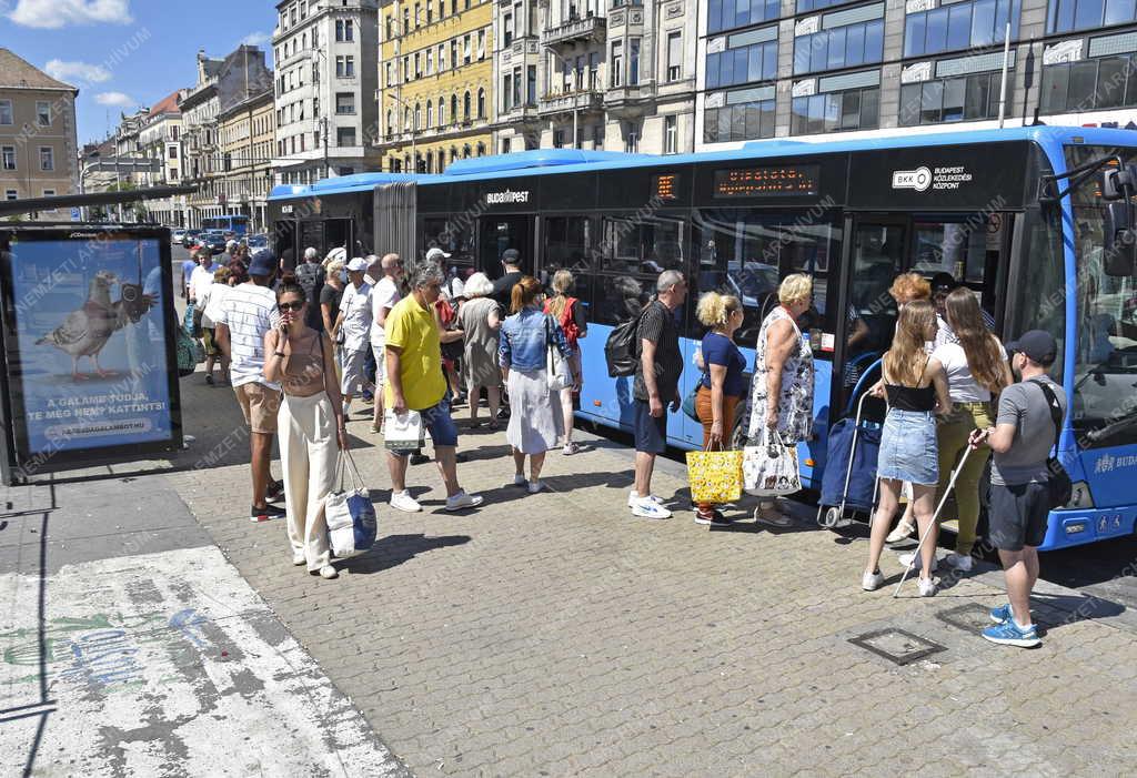 Településfejlesztés - Budapest - Megújul a Blaha Lujza tér