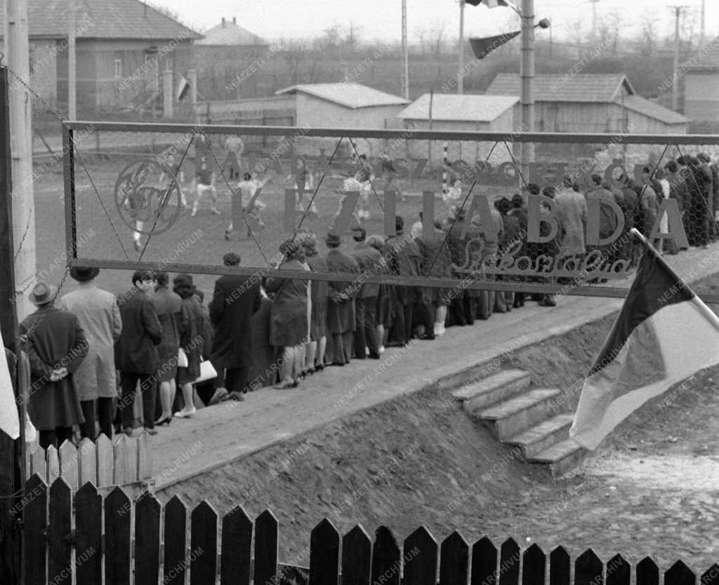 Sport - Kézilabda - Csömöri Haladás Tsz és pécsi Bányász NB I-es mérkőzés