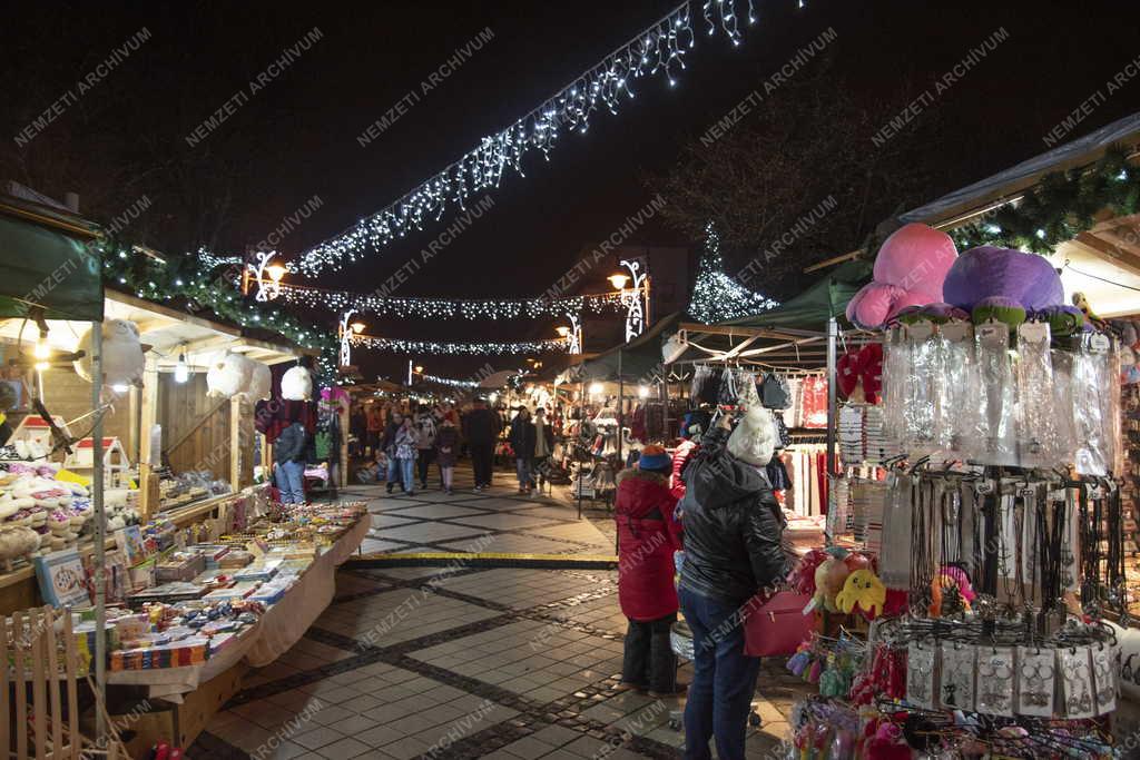 Ünnep - Kereskedelem - Adventi vásár Pesterzsébeten