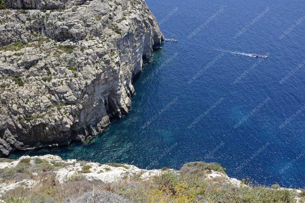 Tájkép - Wied iz-Zurrieq - Málta sziklás partja