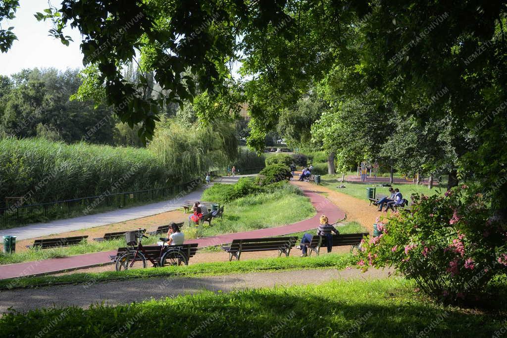 Szabadidő - Budapest - Fitnesz park a Feneketlen-tónál