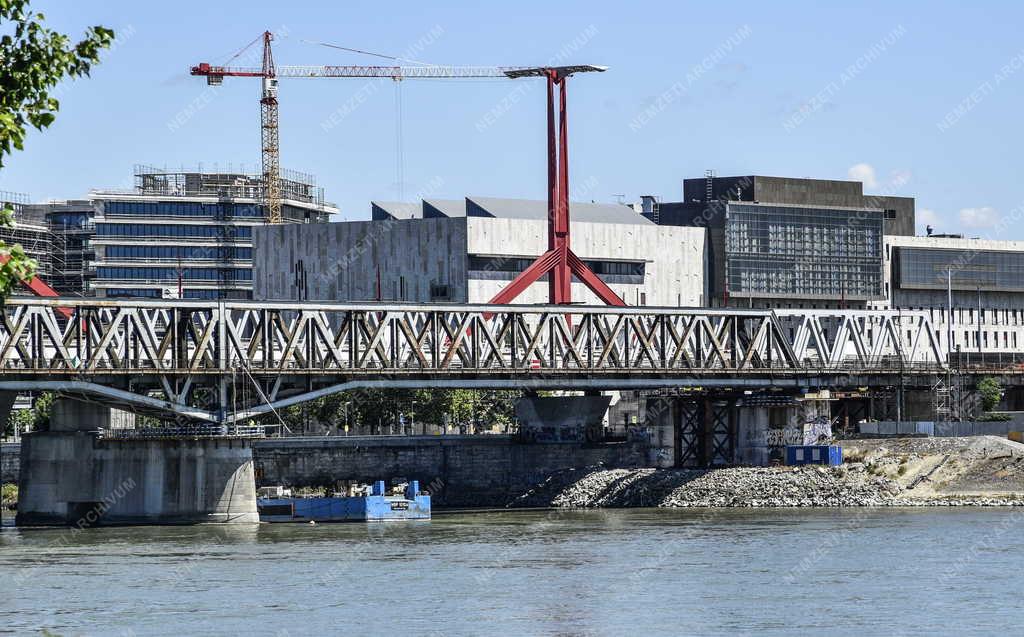 Közlekedés - Budapest - Összekötő vasúti híd
