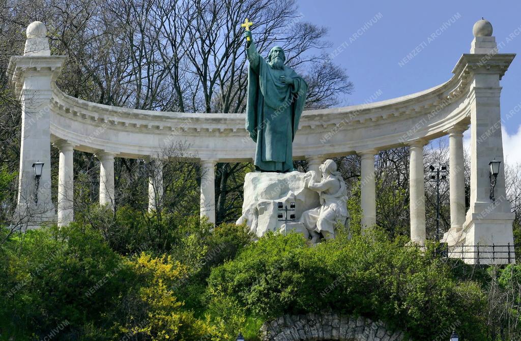 Városkép - Budapest - A felújított Szent Gellért-szobor Budán