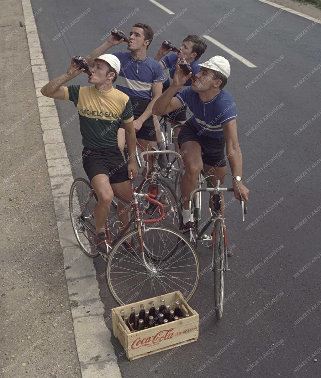 Reklám - Coca-Cola szénsavas üdítőital