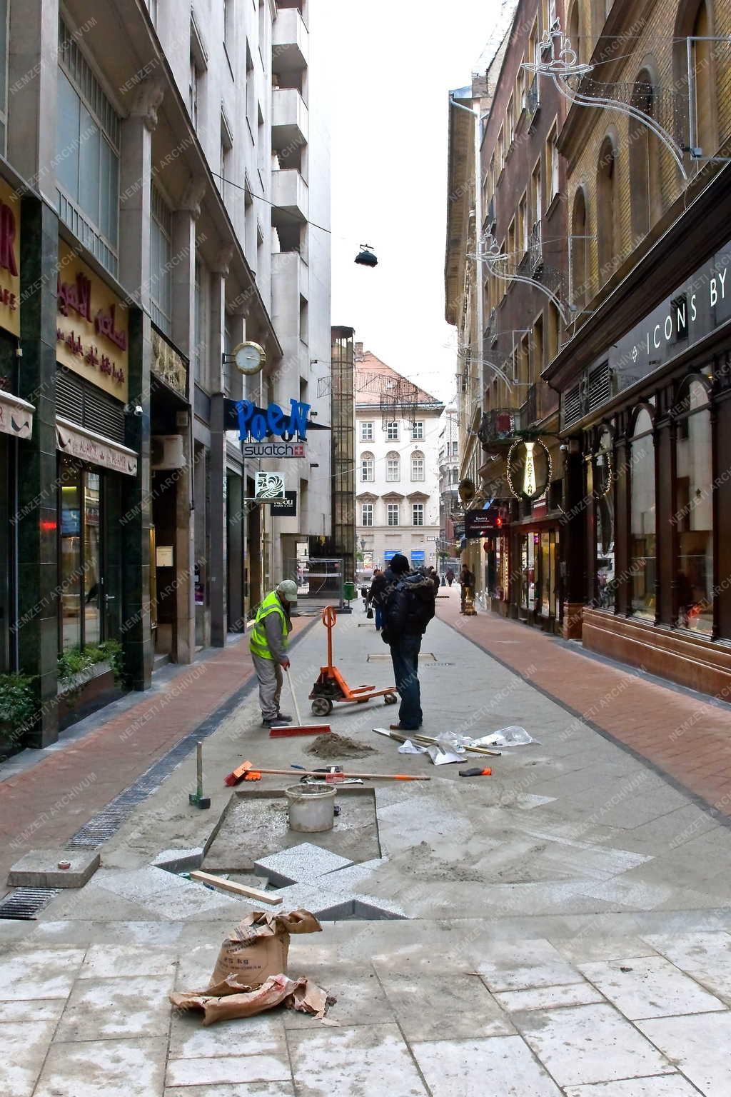 Felújítás - Budapest - Burkolatcsere a Régiposta utcában