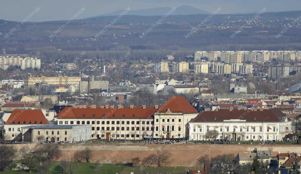  Városkép - Budapest - A budai Vár középületei