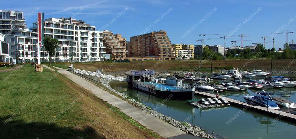 Városkép - Budapest - A Marina Part jacht és sporthajó-kikötője