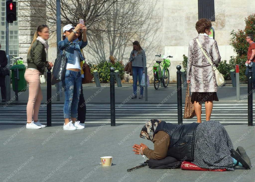 Életkép - Budapest - Koldus a belvárosban