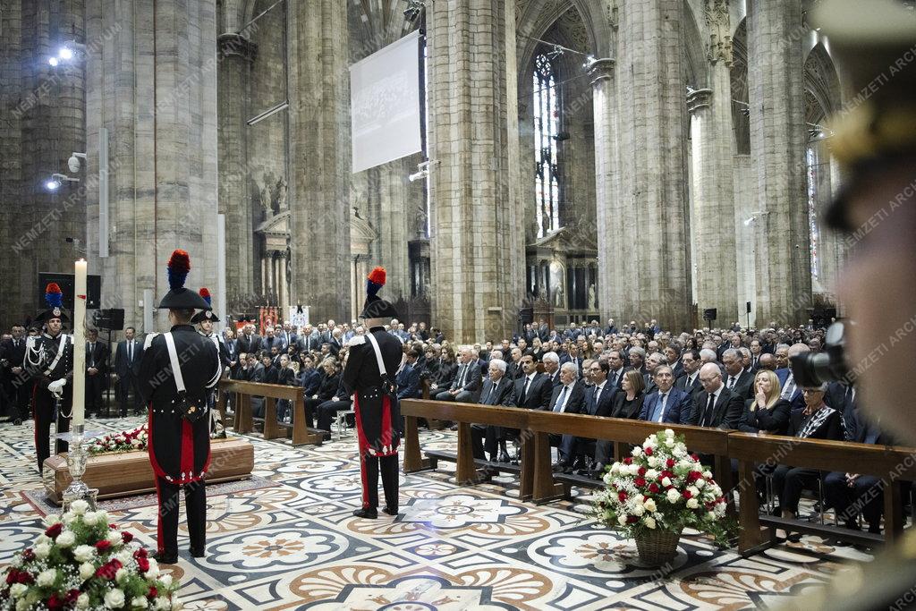 Orbán Viktor Silvio Berlusconi búcsúztatásán