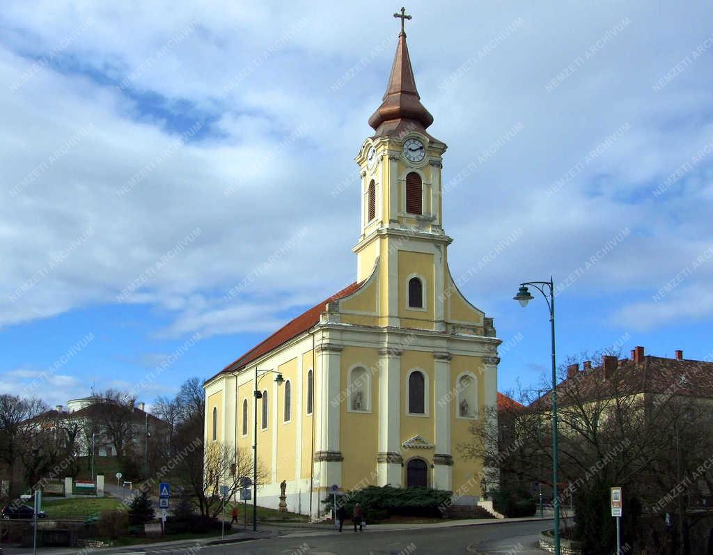 Városkép - Várpalota - Nagyboldogasszony római katolikus templom