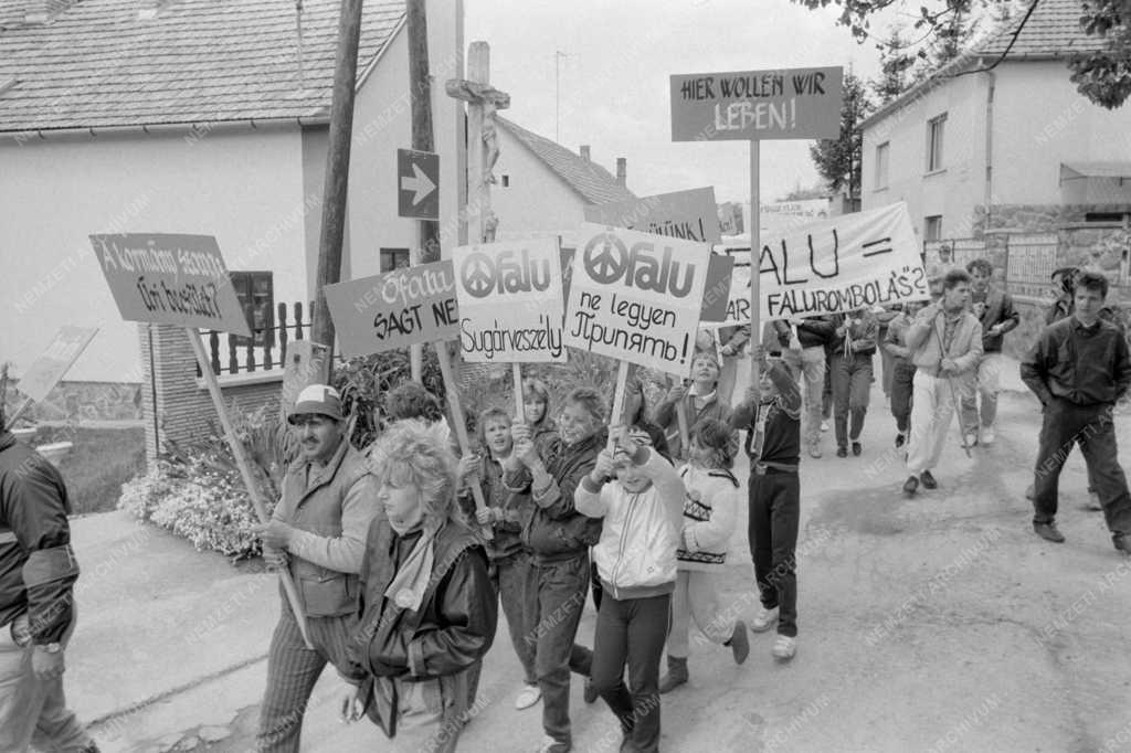 Demonstráció - Tüntetés Ófaluban