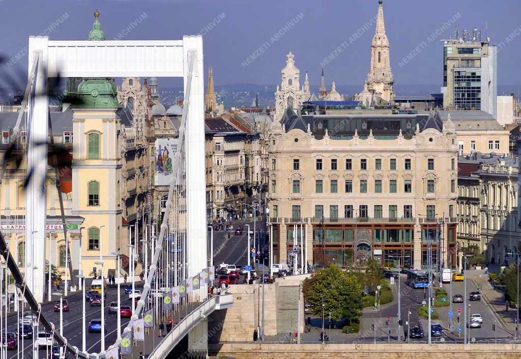 Városkép - Budapest - Március 15. tér