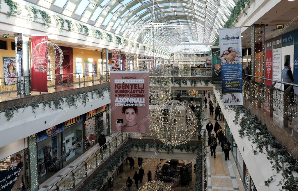 Budapest - Kereskedelem - Sugár Shopping Center