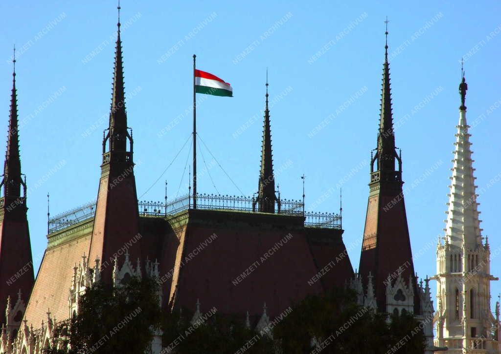 Budapest - Parlament - Nemzeti jelkép - Lobogó