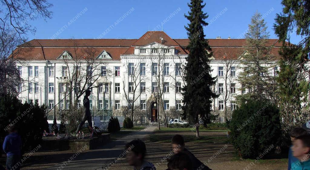 Oktatás - Győr - Kazinczy Ferenc Gimnázium 