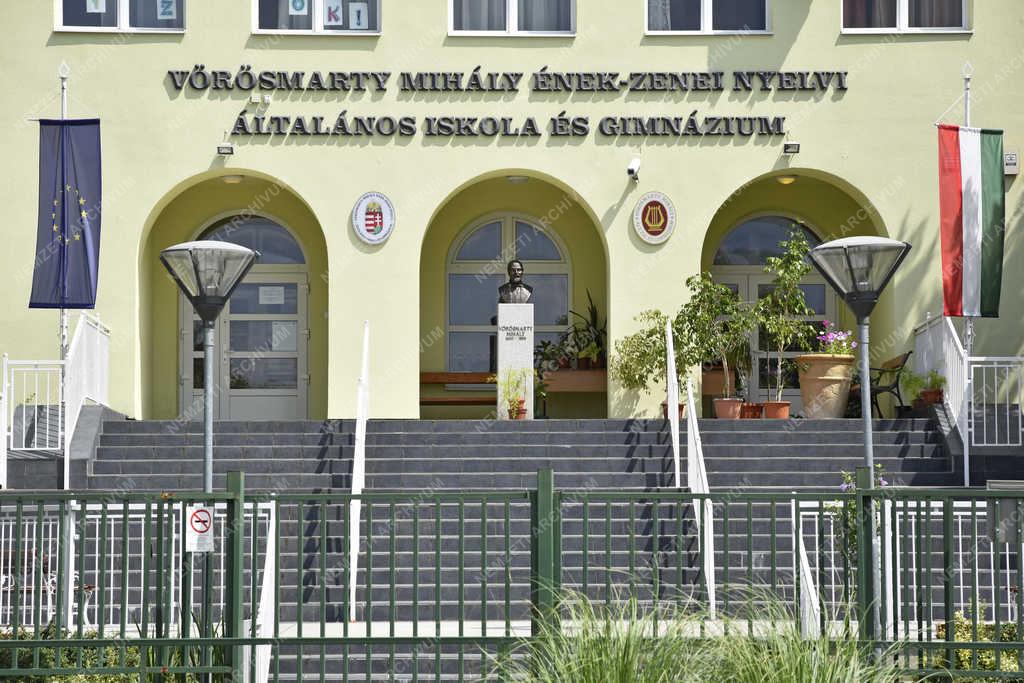 Oktatás - Budapest - Vörösmarty Mihály Ének-zenei Nyelvi Általános Iskola és Gimnázium