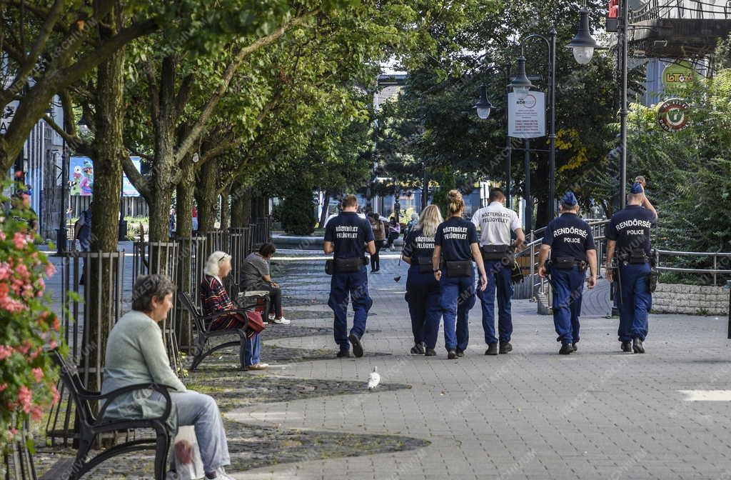 Közbiztonság - Budapest - Rendvédelmi járőrök Kőbányán