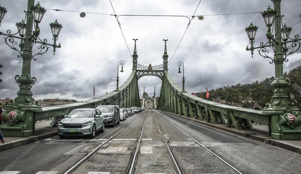 Városkép - Közlekedés - Budapest - Szabadság híd