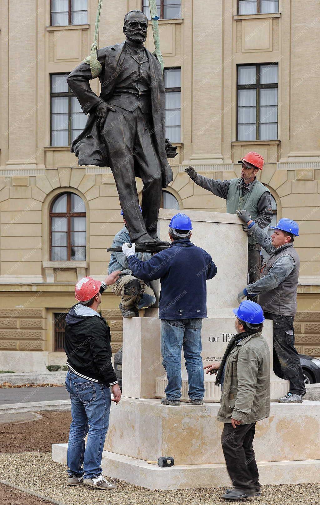 Városkép - Debrecen - Szobor áthelyezés 