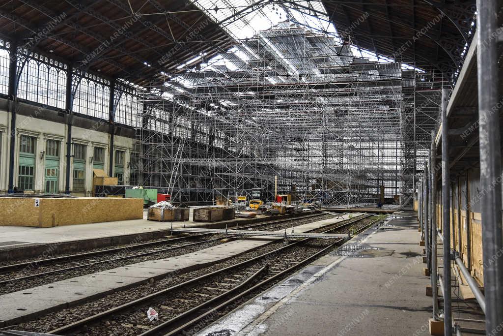 Közlekedés - Budapest - Nyugati pályaudvar tetőfelújítás