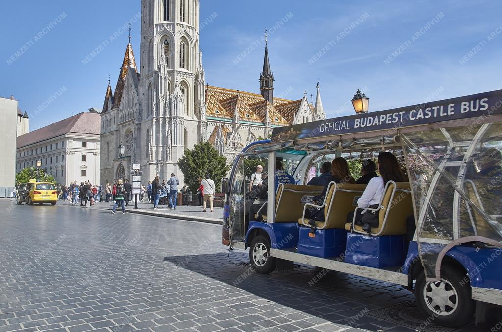 Idegenforgalom - Budapest - Turisták a Budai Várban