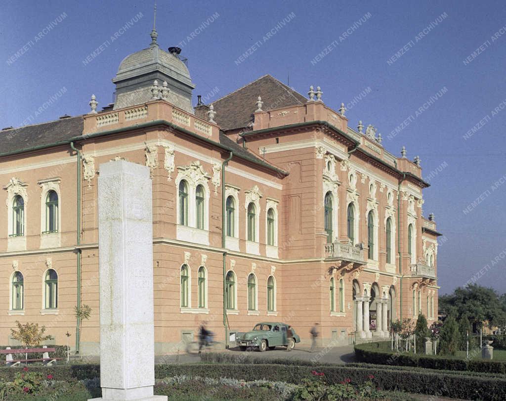 Városkép - Kisújszállás - Tanácsháza