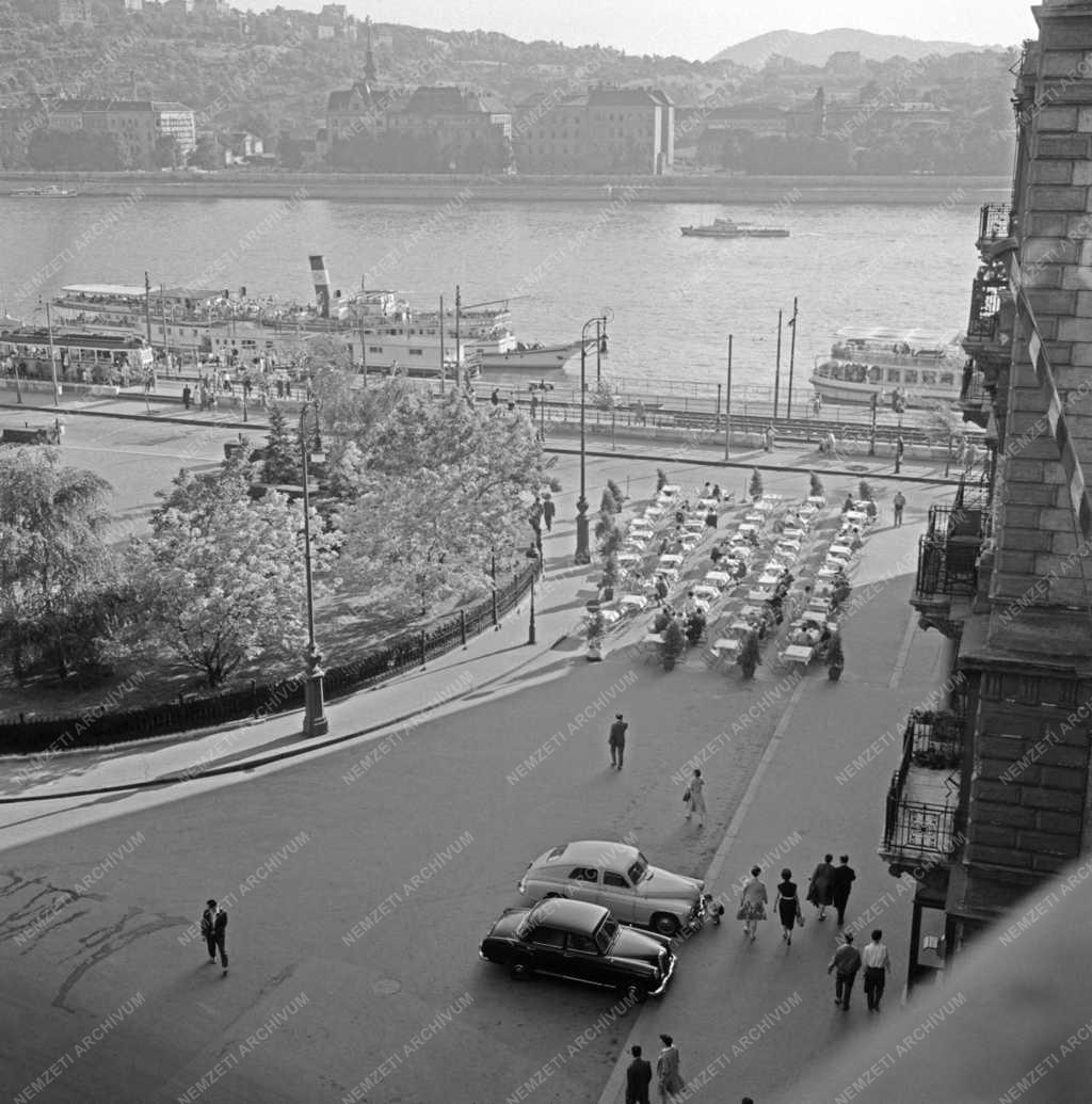 Városkép - Budapest - Vigadó tér