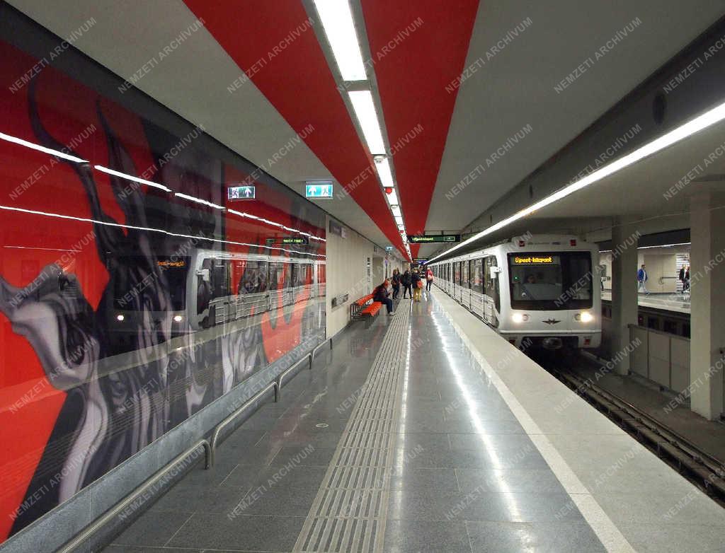 Közlekedés - Budapest - A hármas metró egyik felújított állomása