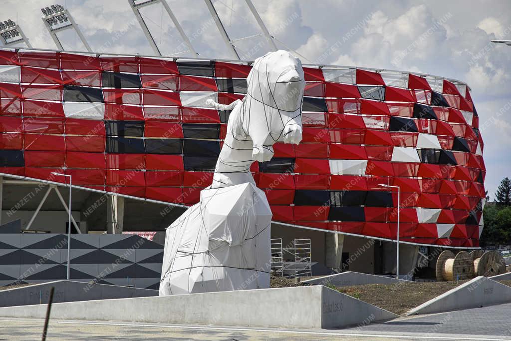 Építőipar - Budapest - Épül a Bozsik Stadion 