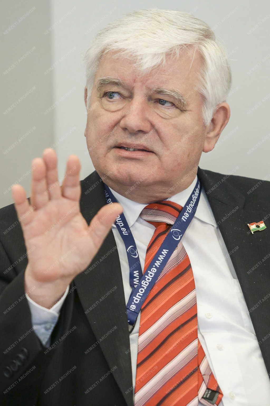 Surján László