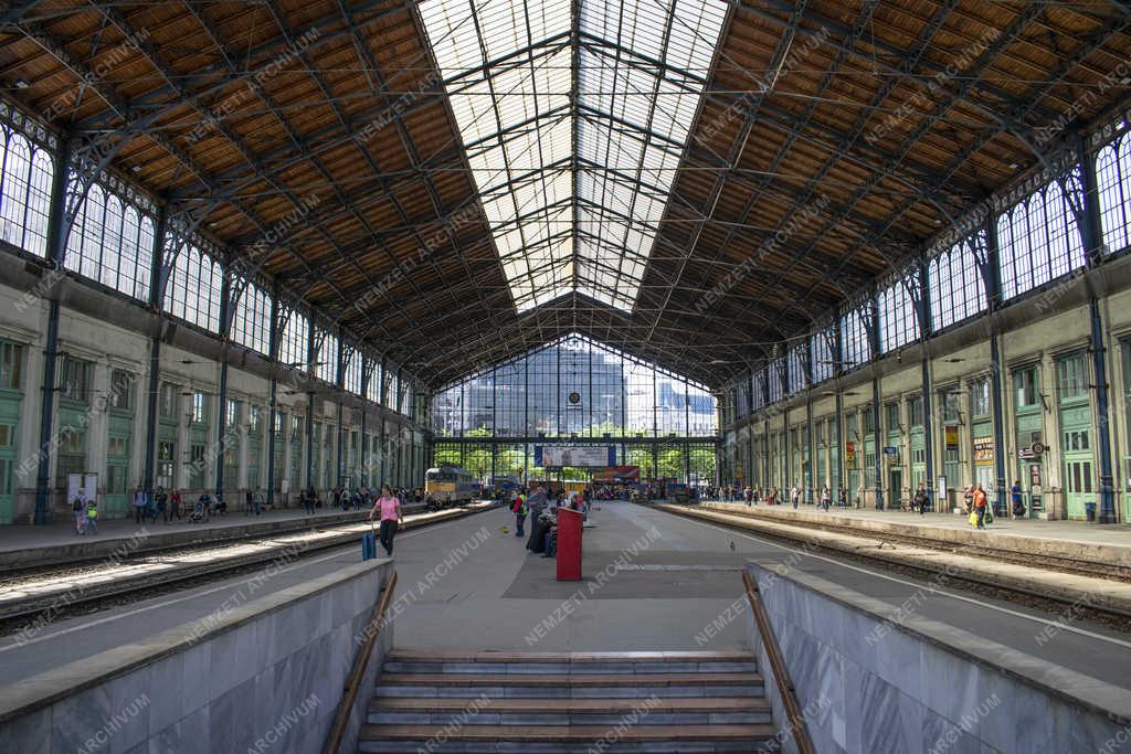 Közlekedés - Budapest - Nyugati pályaudvar