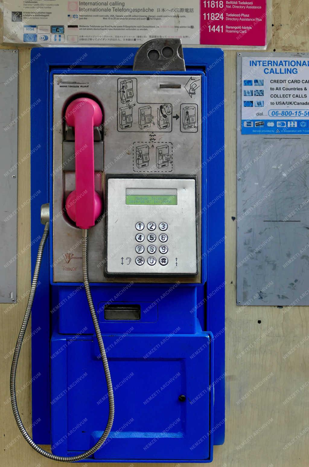 Távközlés - Budapest - Utcai telefon