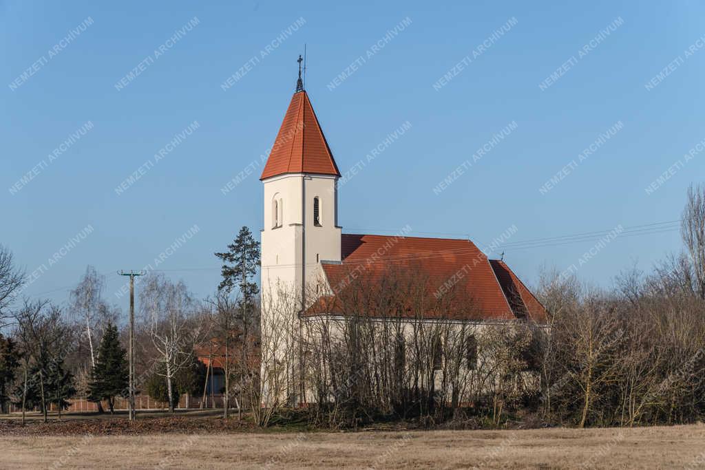 Egyházi épület - Ópusztaszer - Magyarok Nagyasszonya plébánia