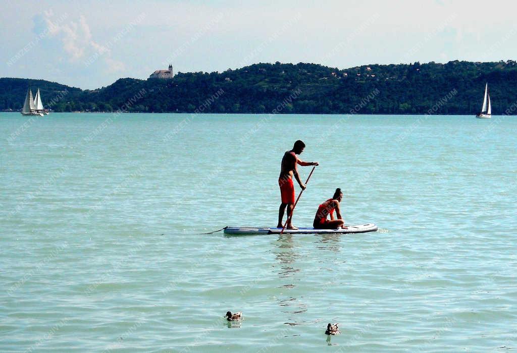 Tájkép - Balatonfüred - Vadkacsák és állva evező a Balatonon