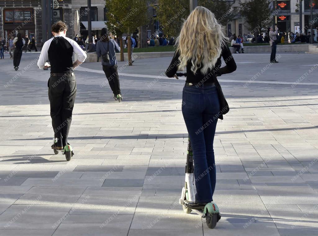 Közlekedés - Budapest - Elektromos roller 