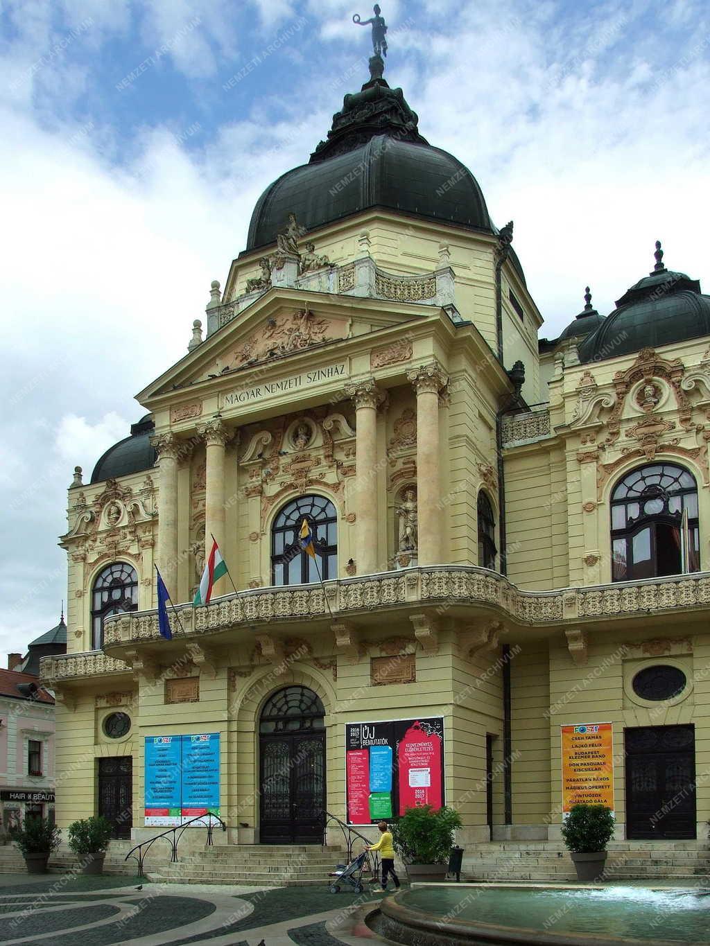 Épület - Pécs - A Pécsi Nemzeti Színház