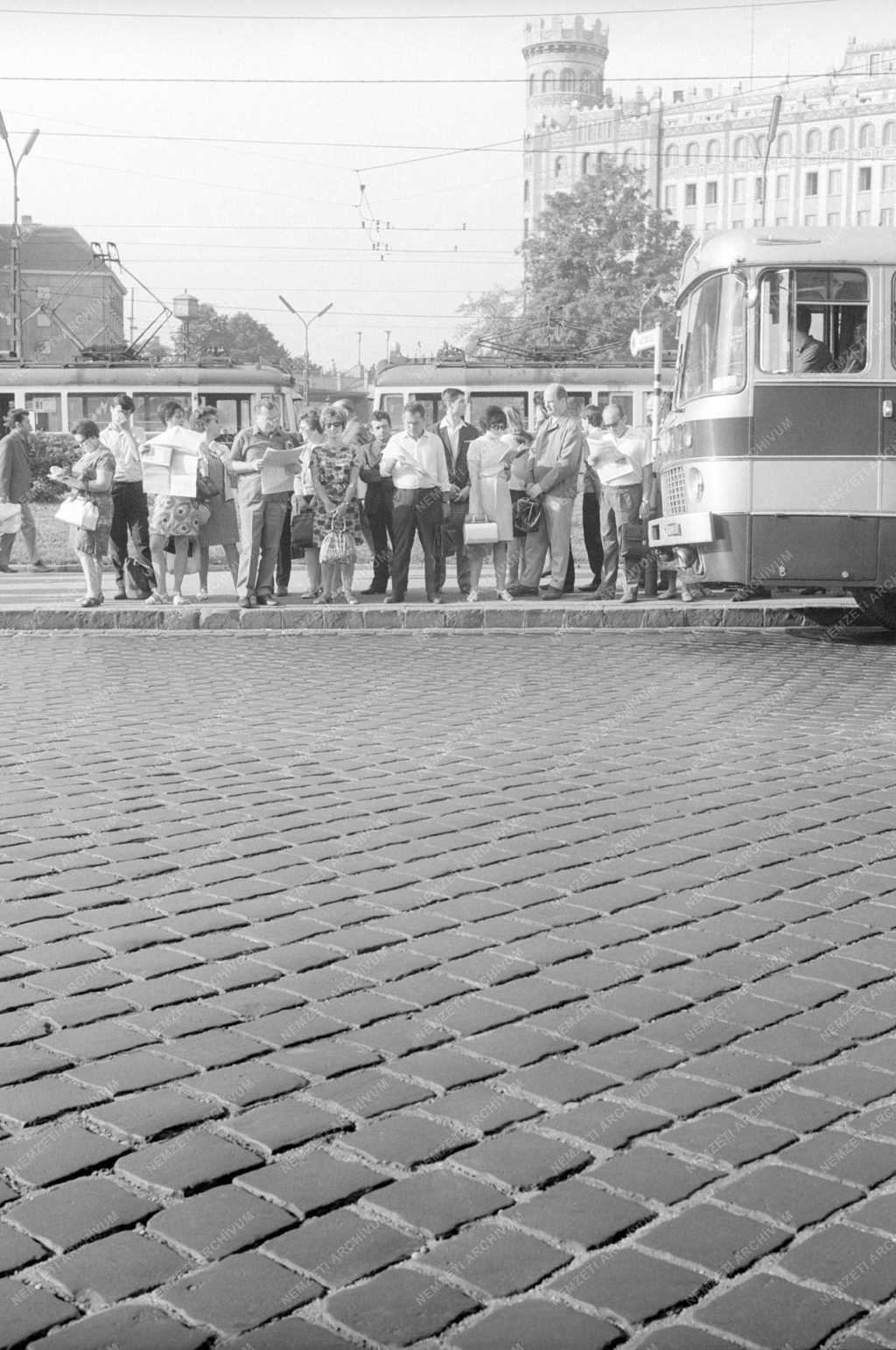 Városkép-életkép - Közlekedés - A Moszkva tér