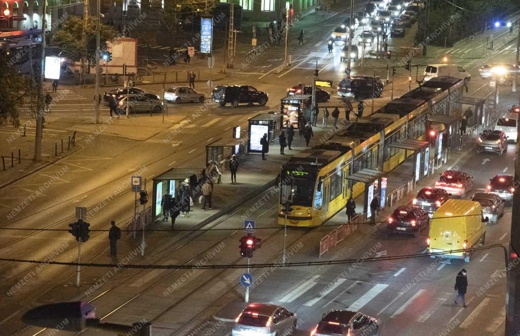 Közlekedés - Budapest - Esti gépjárműforgalom