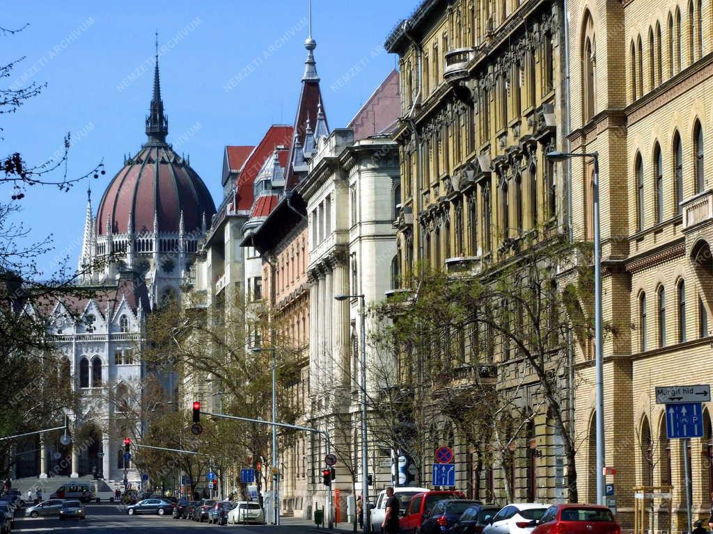Városkép - Budapest - Az Alkotmány utca