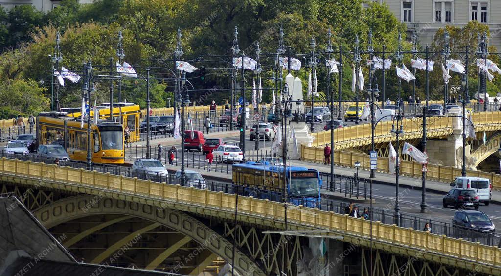 Közlekedés - Budapest - A Margit híd járműforgalma