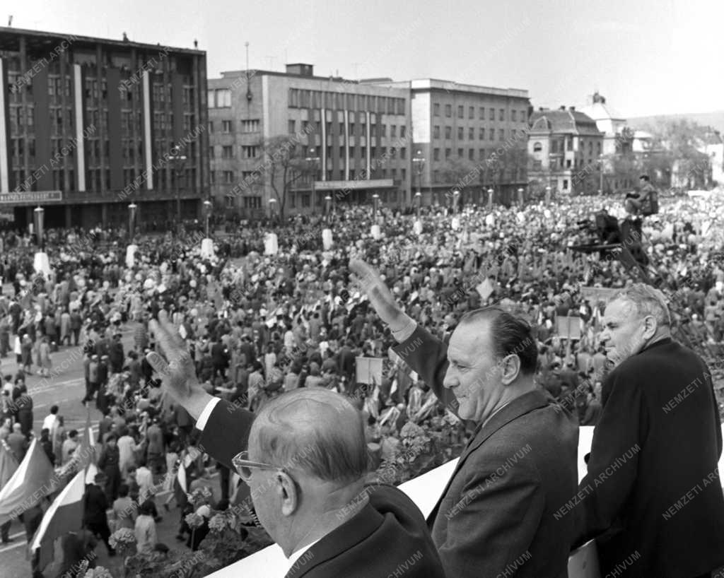 Ünnep - Felvonulás május elsején a fővárosban   