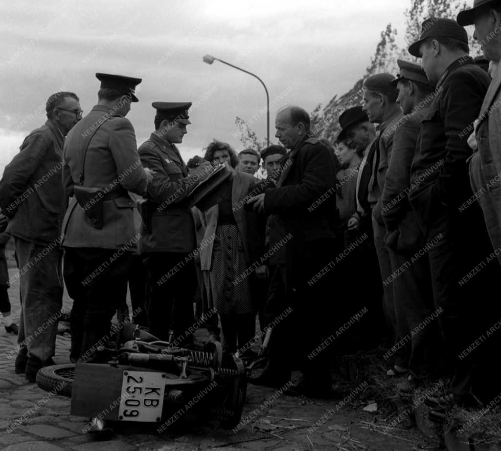 Baleset-katasztrófa - Motoros ütközött kerékpárossal