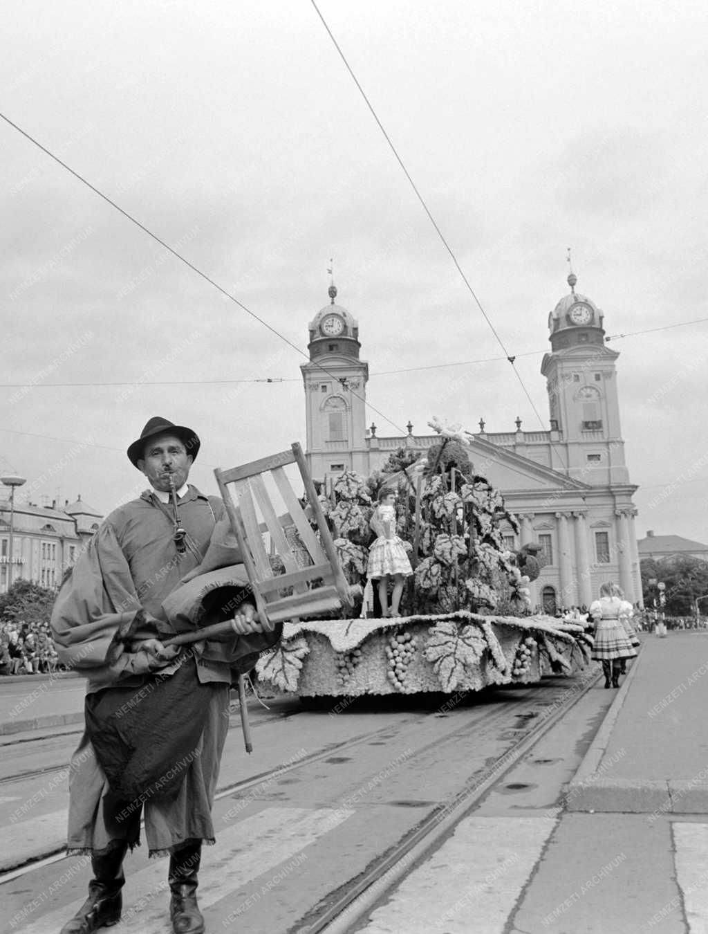 Városkép-életkép - Debreceni virágkarnevál 