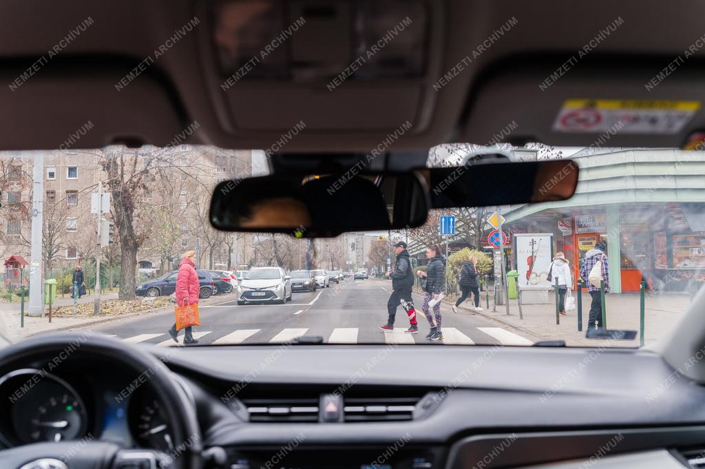 Közlekedés - Budapest - Gyalogosátkelő