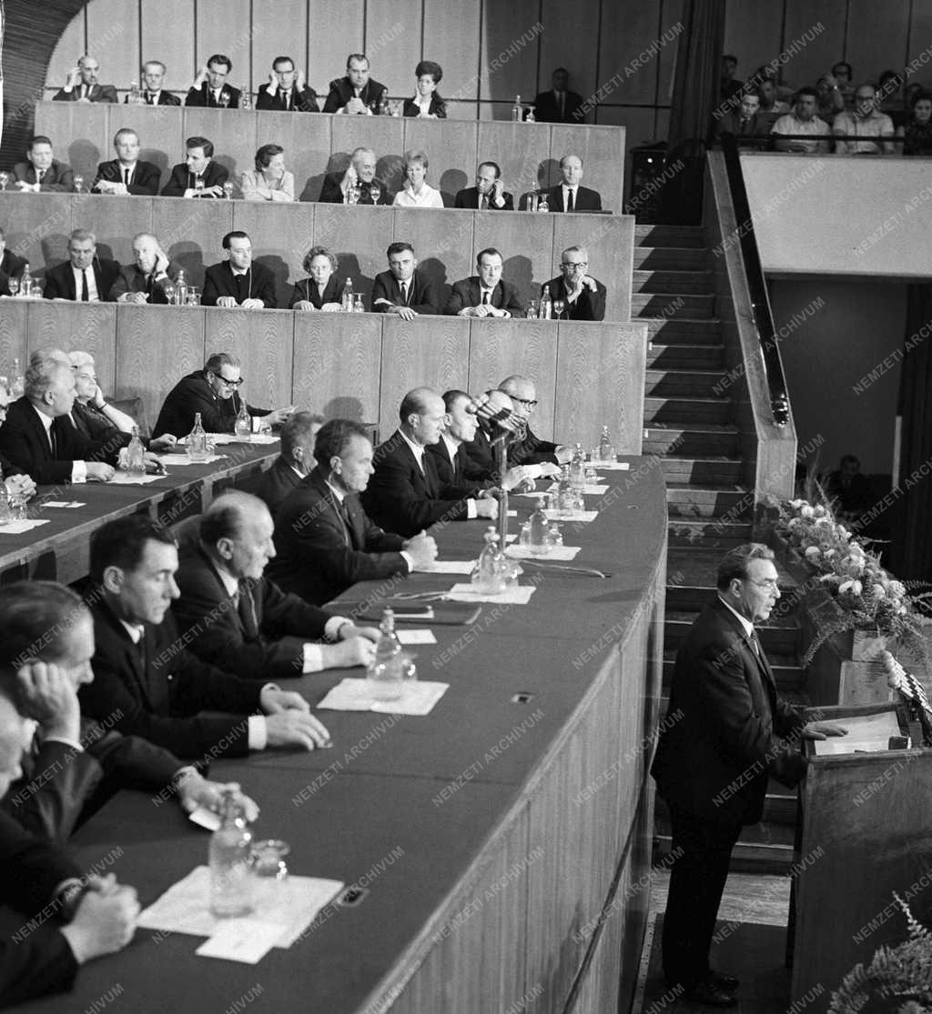 Politika – Magyar-szovjet barátsági nagygyűlés