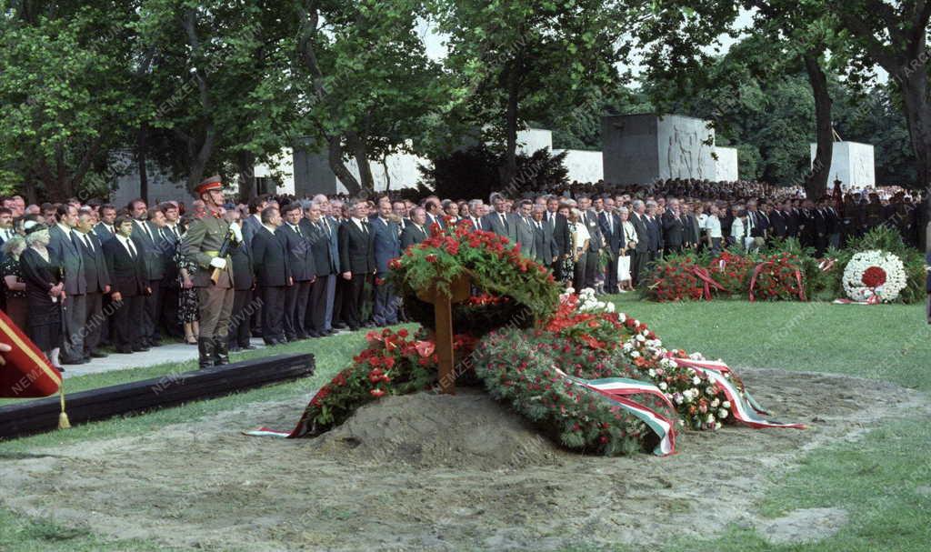 Belpolitika - Kádár János temetése