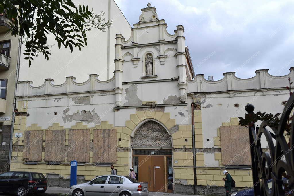 Épület - Budapest - A Gyémánt Út Buddhista Közösség épülete