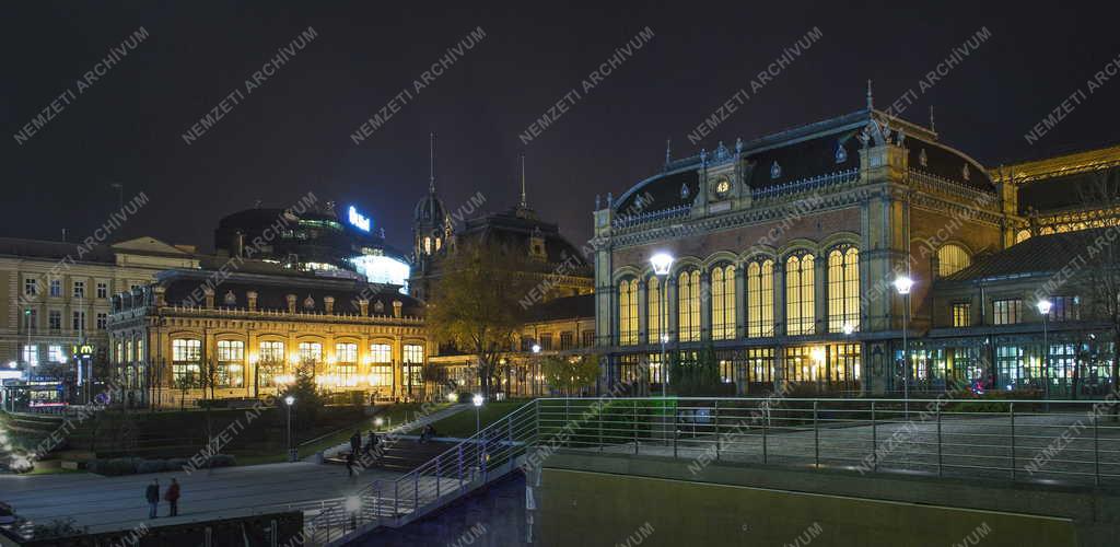 Közlekedési létesítmény - Budapest - A Nyugati pályaudvar